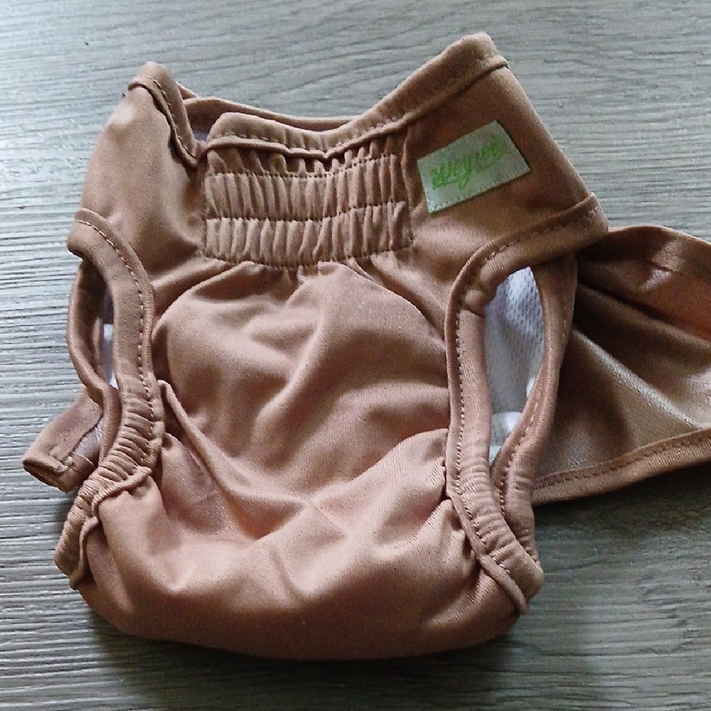 Wegreeco tan reusable female ruffle dog diaper heat bladder issue Sz S NWOT